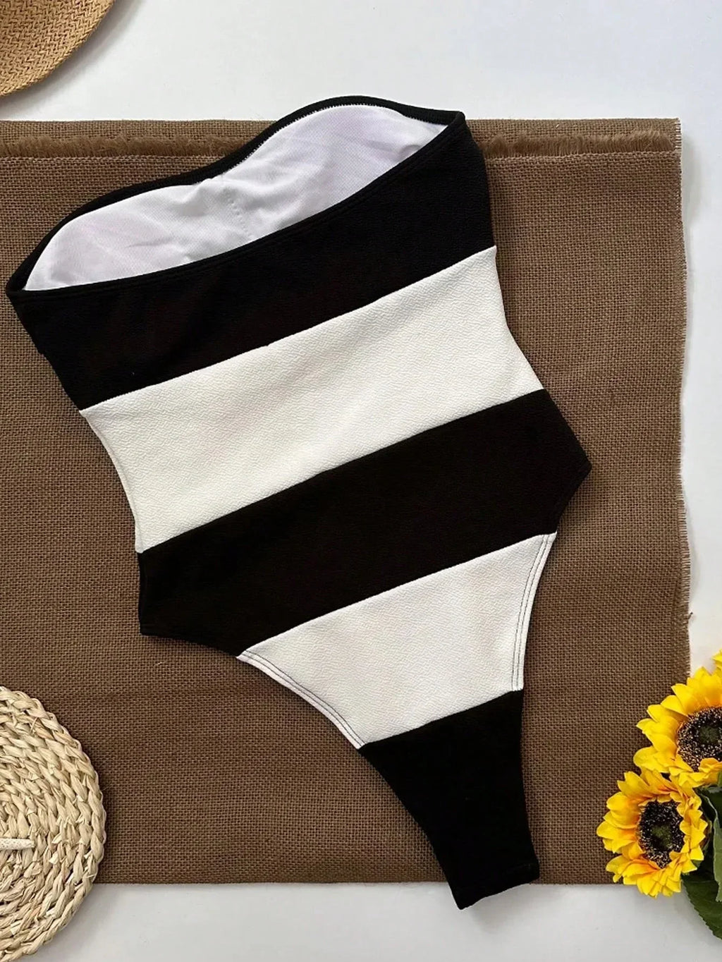 Schouderloze jumpsuit met contraststrepen & hoge beenuitsnijding